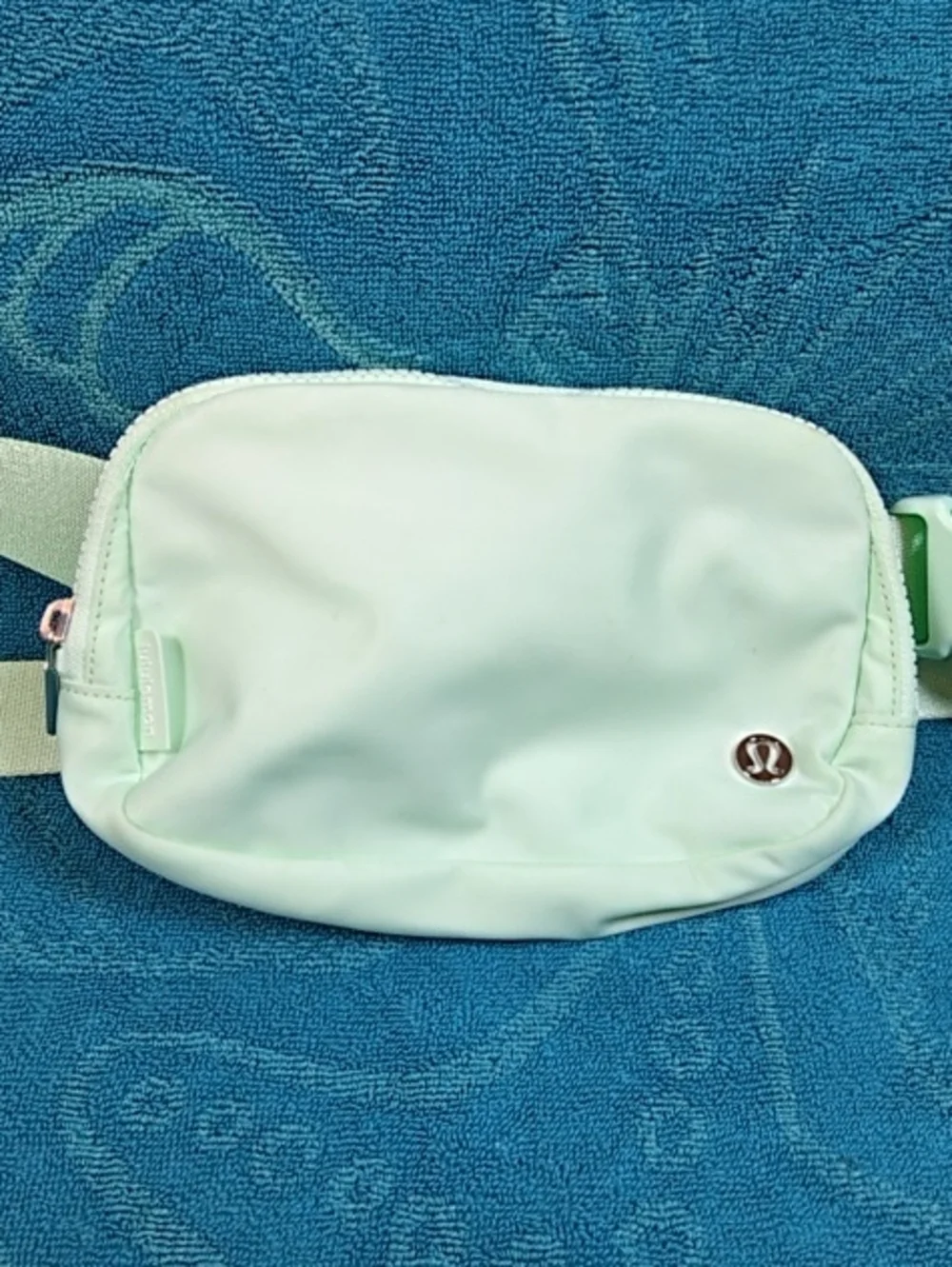 lululemon athletica Mint Green Crossbody/Fanny Pack